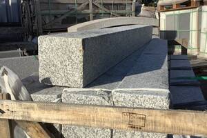 Palisaden -15x15cm- BRAVO EXACTA -geflammt- Granit 15x15x200cm edelgrau