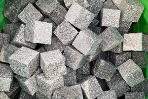 Pflastersteine BRAVO AMBIENTE -gestockt- Granit 8x8x8cm edelgrau
