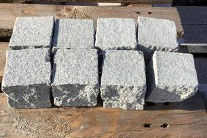 Pflastersteine BRAVO AMBIENTE -geflammt- Granit 8x8x8cm edelgrau