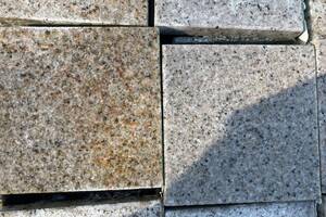 Terrassenplatten SOL EXACTA -geflammt- Granit 20x20x3cm rötlich-gelb-grau