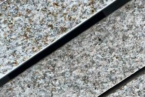 Sockelleisten SOL EXACTA -geflammt- Granit 6x1,5cm, Werkslängen rötlich-gelb-grau