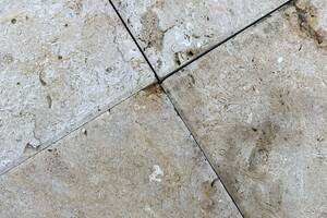 Terrassenplatten ARAMIS / IREMIA CREMATOS -satiniert- Kalkstein 24,7x24,7x3cm gelb-beige