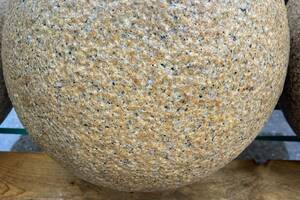 Kugeln SOL -gestockt- Granit dia.40cm gelb-grau