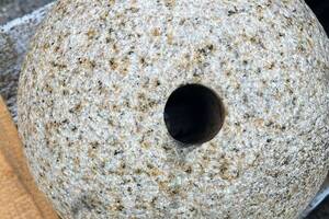 Kugeln SOL -gestockt mit Bohrung- Granit dia.30cm gelb-grau