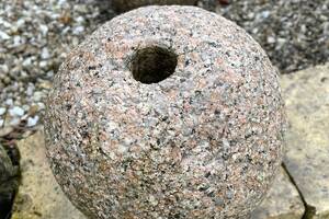 Kugeln SIESTA -gestockt mit Bohrung- Granit dia.20cm rosé