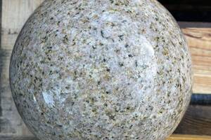 Kugeln SOL -poliert- Granit dia.20cm gelb-grau