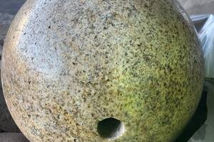 Kugeln SOL -poliert mit Bohrung- Granit dia.40cm gelb-grau