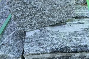 Mauersteine TAUERN-GNEIS Gneis 15-25x15-25x35-45cm dunkelgrau